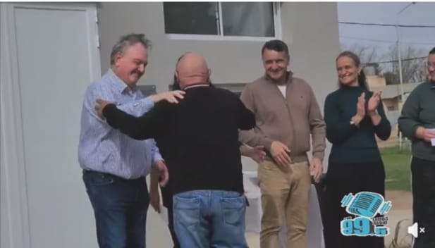 SAN GUILLERMO: ENTREGA DE UNA CAMIONETA TOYOTA HILUX SR 4X4 Y APORTES A INSTITUCIONES DE LA CIUDAD.