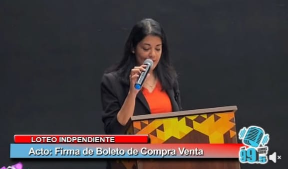 EN UN EMOTIVO ACTO, 50 BENEFICIARIOS DEL LOTEO INDEPENDIENTE, FIRMARON EL BOLETO DE COMPRA VENTA.